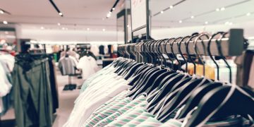 How do find the best clothes for women?