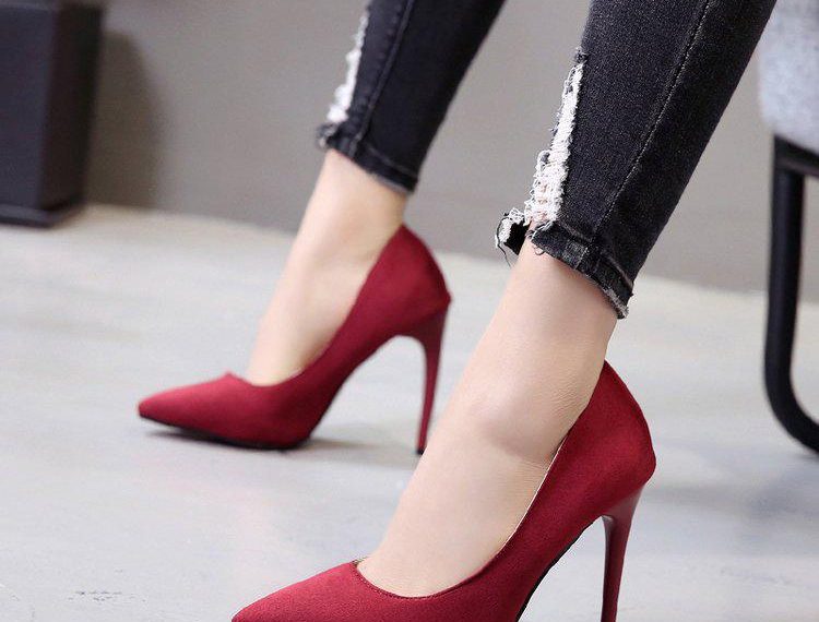 Decoding the Trendy Pumps Shoes and Sandals of 2021
